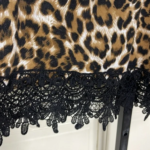 Ali Miles Women's Animal Print Lace Hem 3/4
Sleeve Round Neck Blouse Sz 2X - Picture 6 of 11